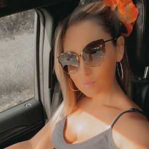 Meet your Posher, Deanna